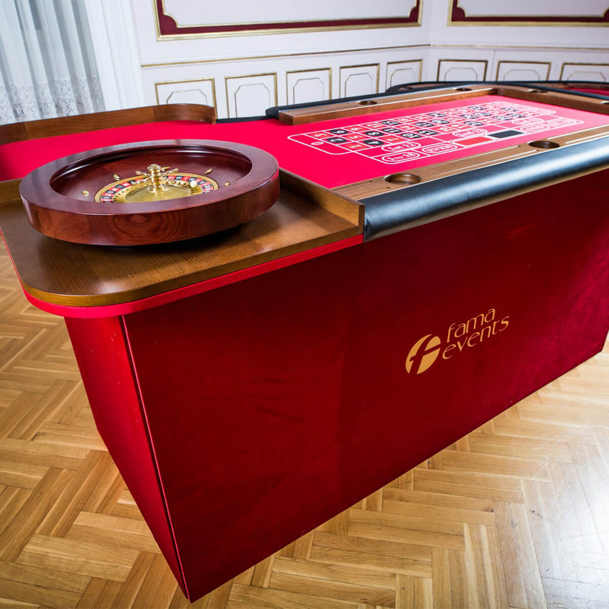 Fama-Casino-stol-ruletki-2-002 Stół do ruletki wykończony drewnem, sukno standardowe, nogi z płyt obitych aksamitem