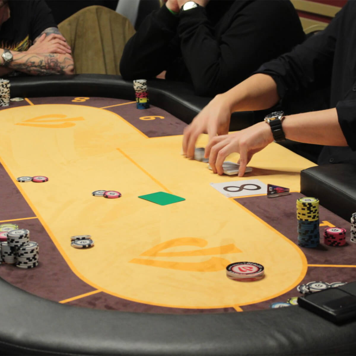 Fama-Casino-stol-do-pokera-4-003 Stół do pokera sukno premium, wysoka banda z przeszyciem, z tacką i slotem, stelaż składany metalowy.