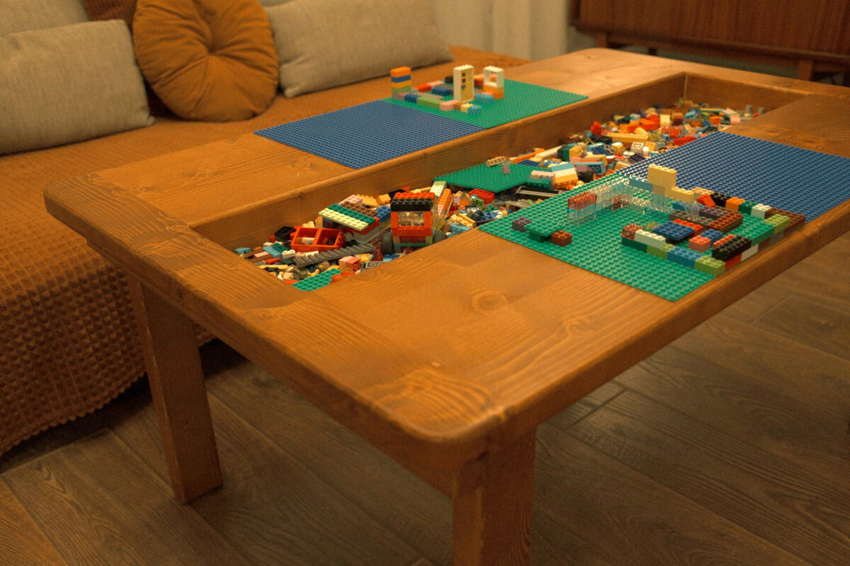 Stół wielofunkcyjny – stół do klocków LEGO i codziennego użytku