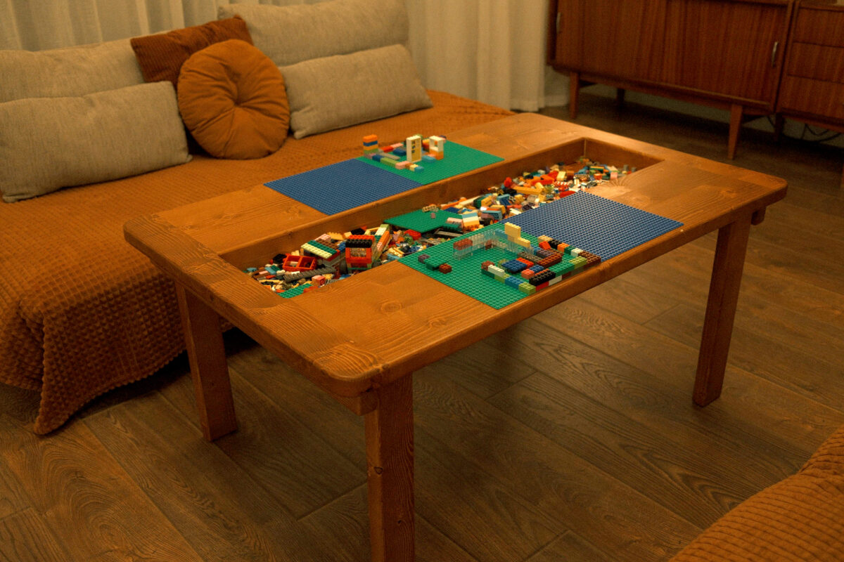 Stół wielofunkcyjny – stół do klocków LEGO i codziennego użytku